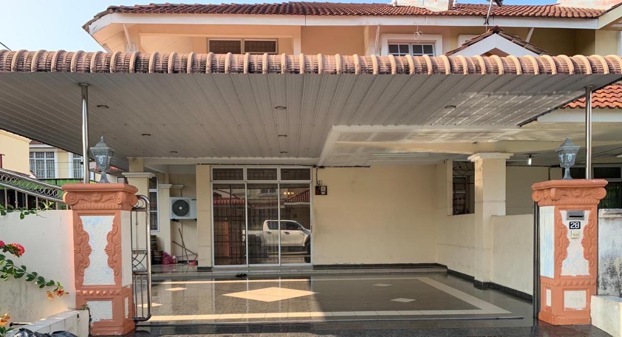 Awani Homestay Seberang Jaya Permatang Janggus Exterior foto